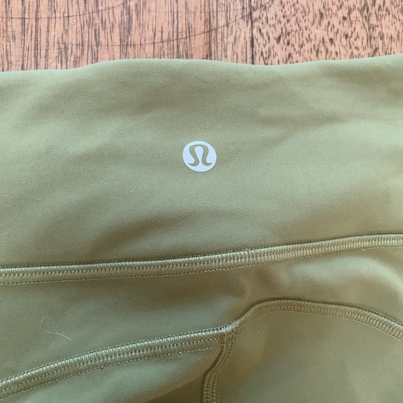 Lululemon green workout pants - sz 8 - Picture 2 of 4